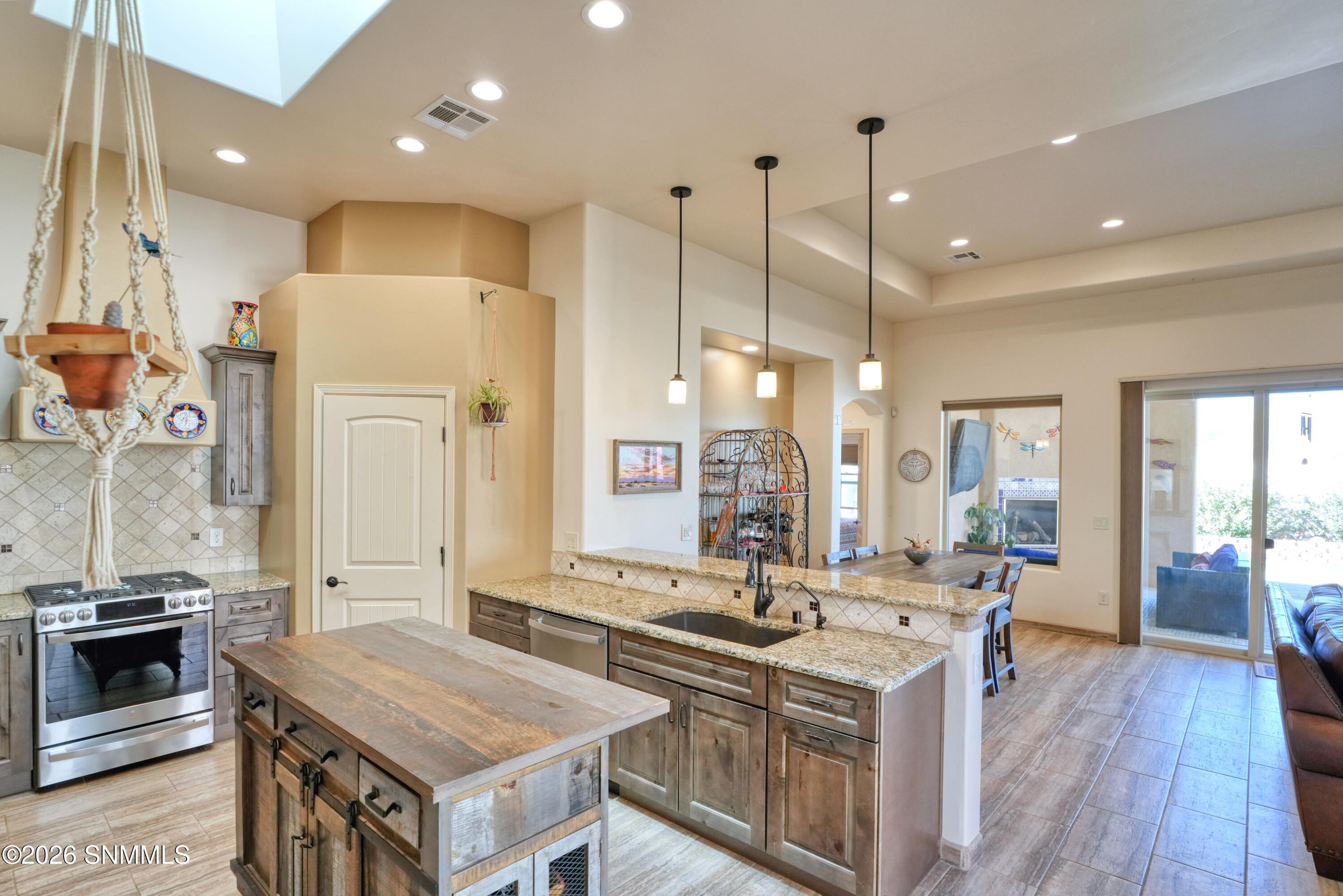 8081 Willow Bloom Circle