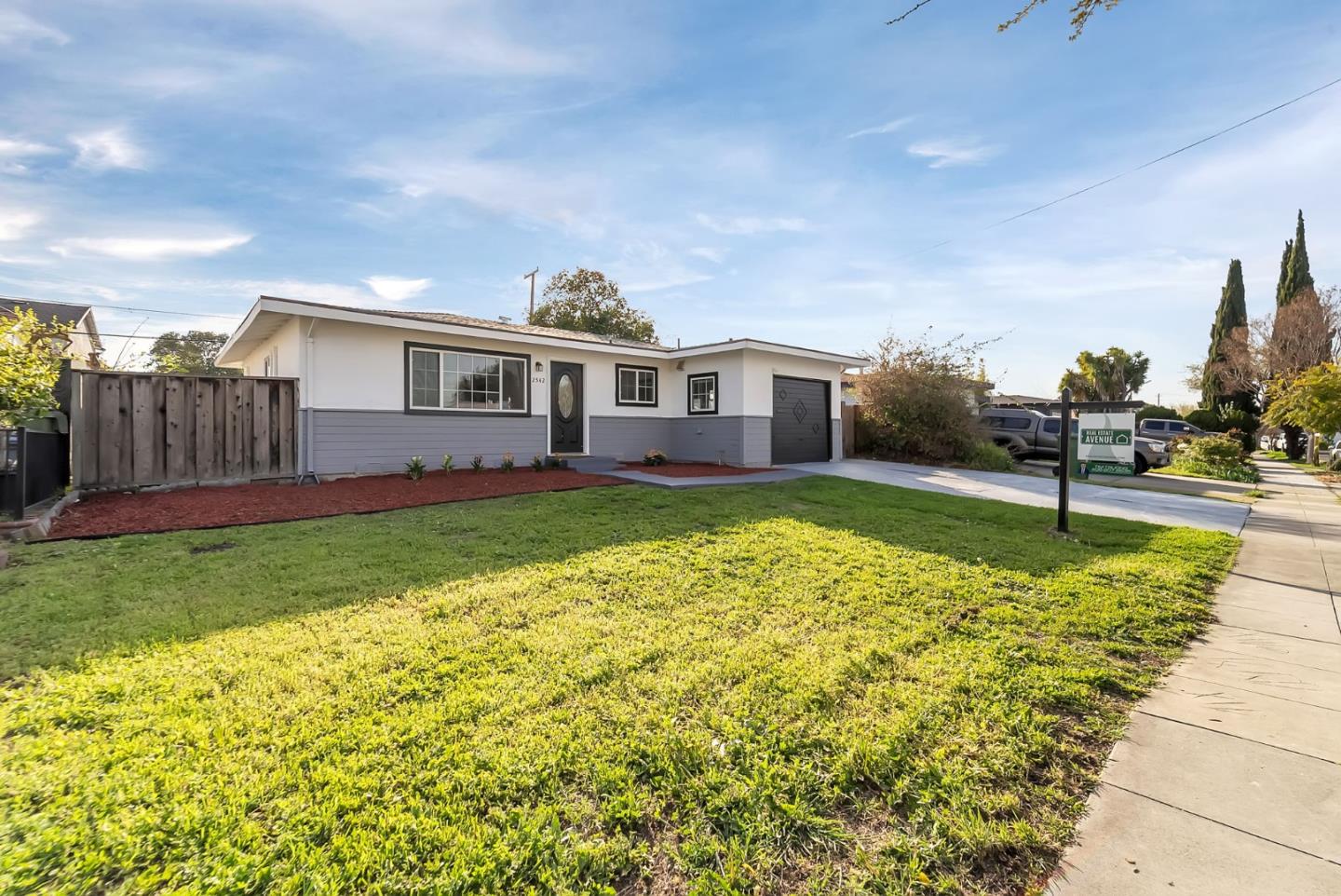 2542 Painted Rock DR