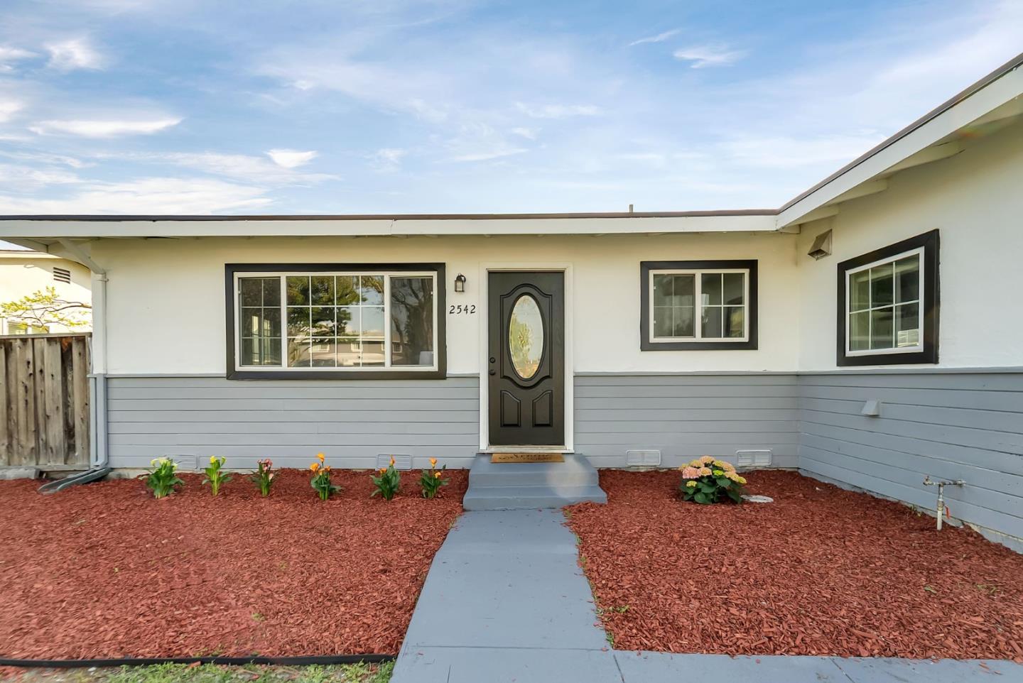 2542 Painted Rock DR