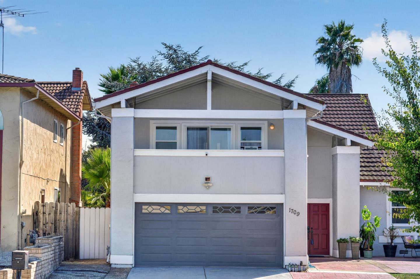 1709 Four Oaks RD