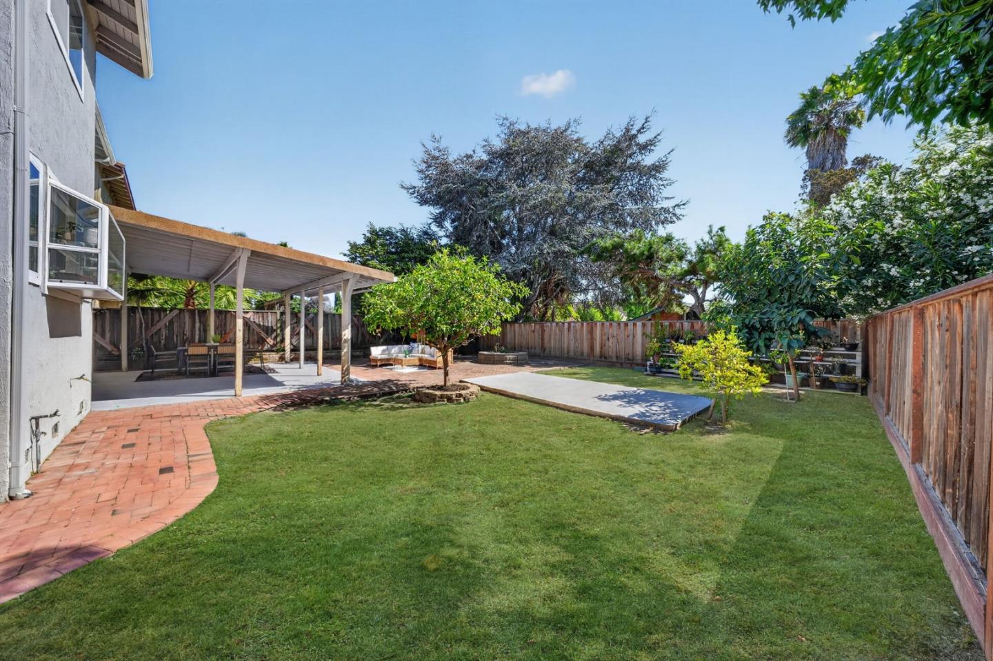 1709 Four Oaks RD