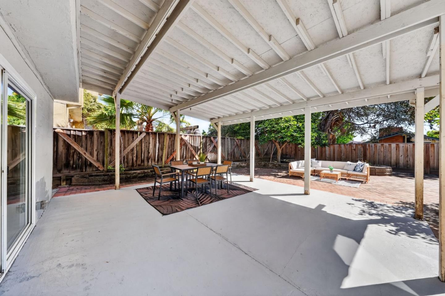 1709 Four Oaks RD
