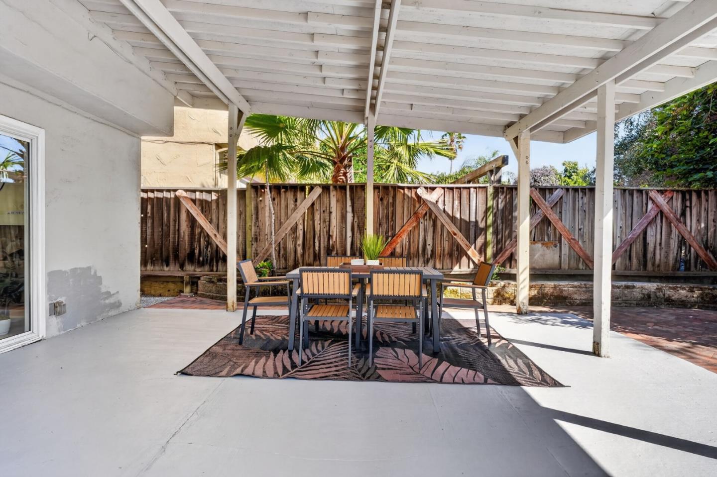 1709 Four Oaks RD