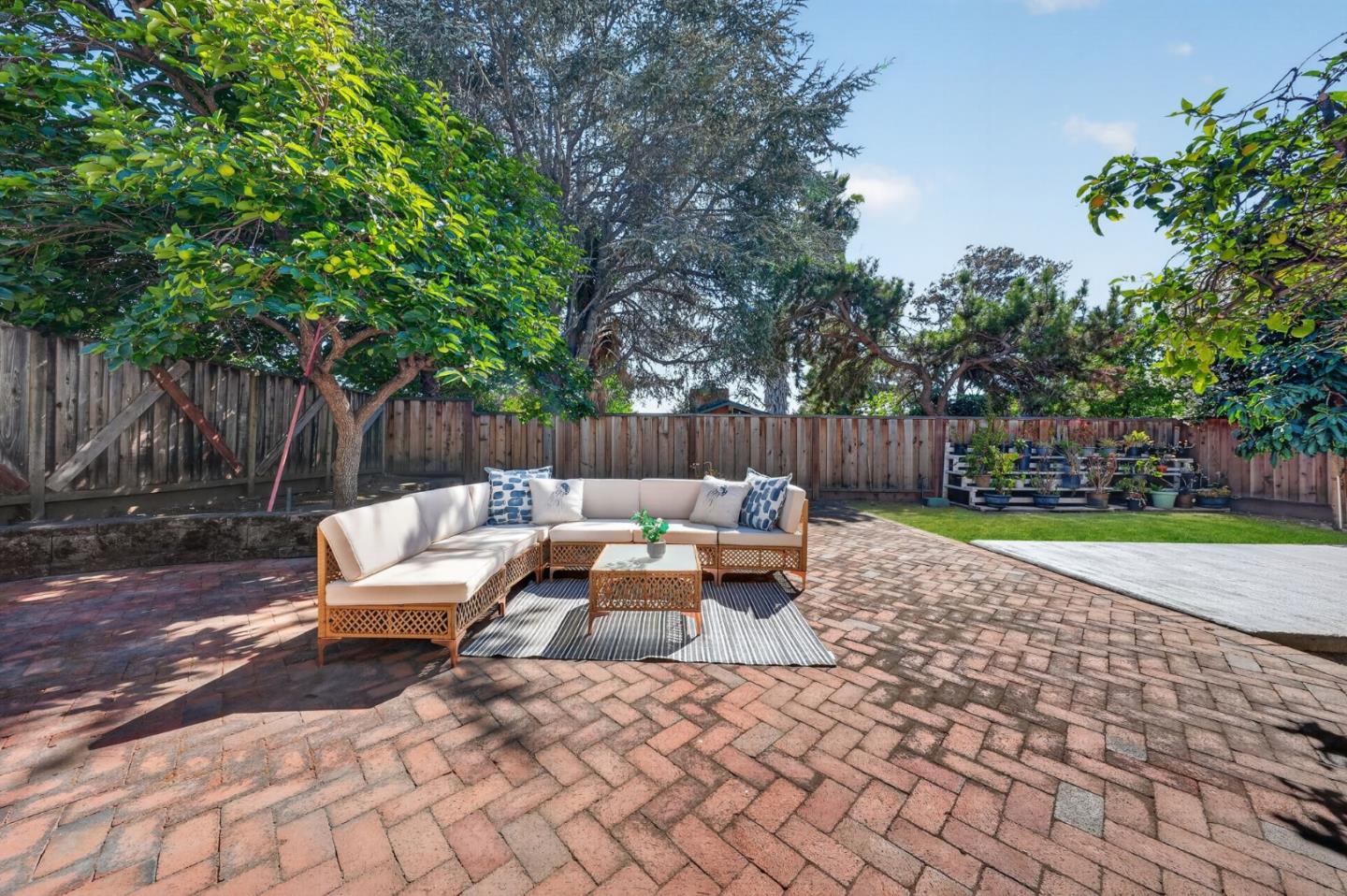 1709 Four Oaks RD