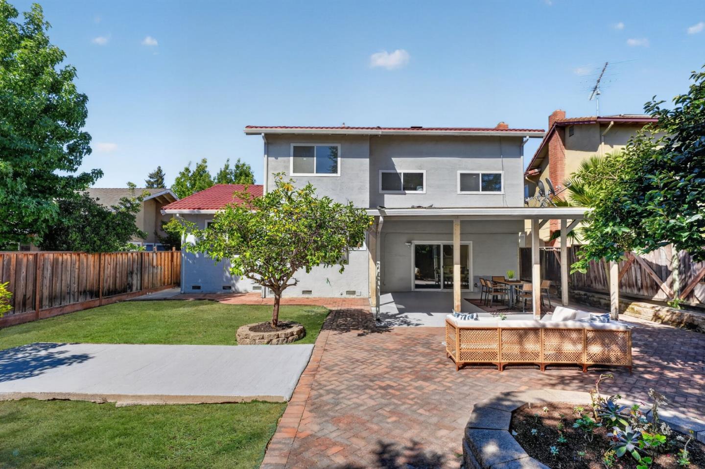 1709 Four Oaks RD