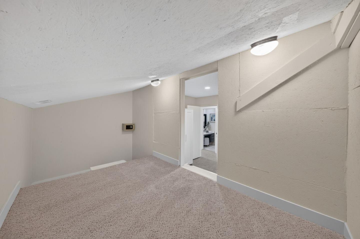 1709 Four Oaks RD