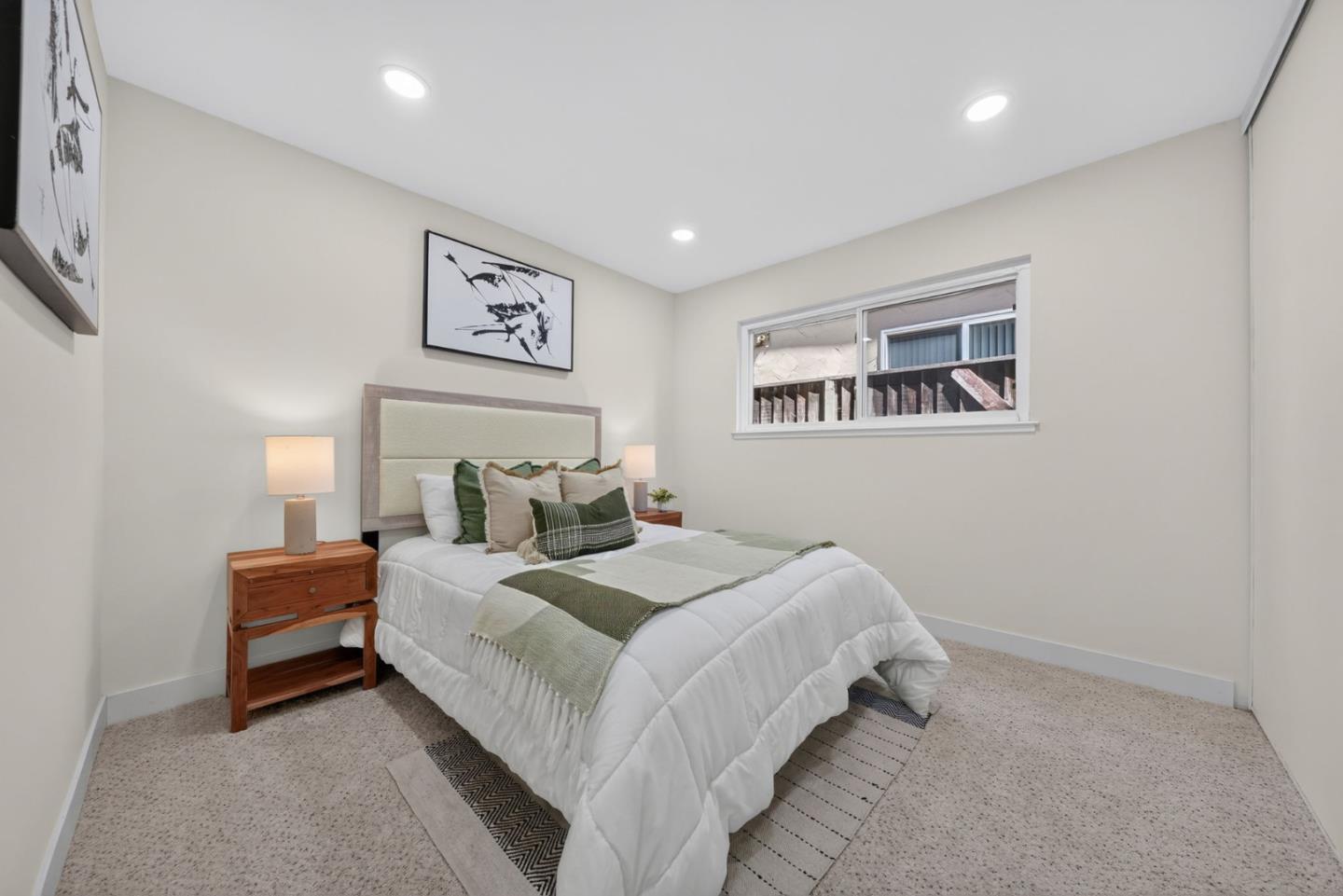 1709 Four Oaks RD