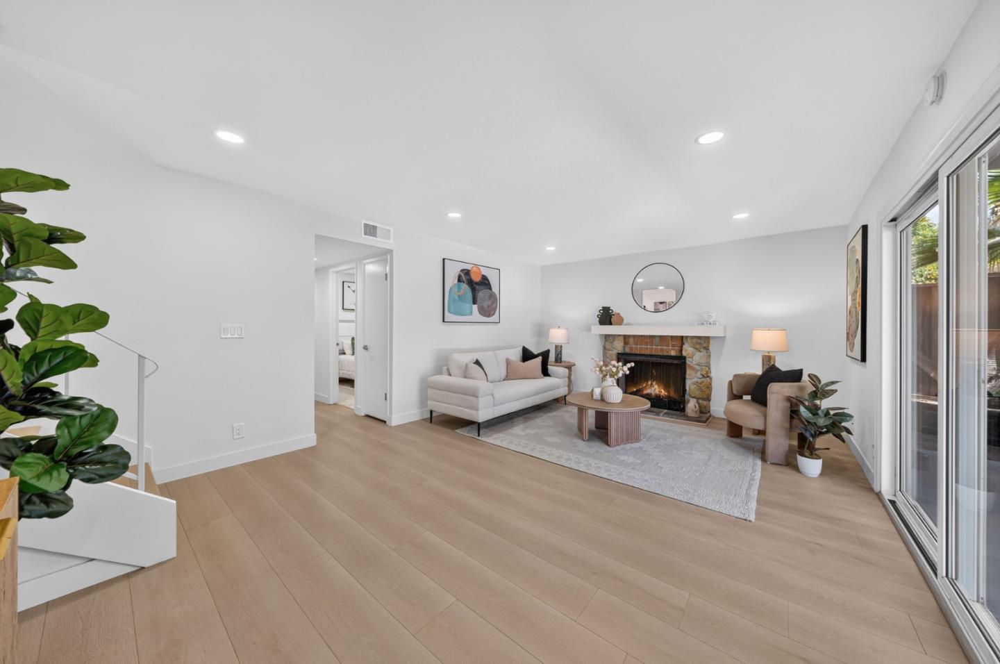 1709 Four Oaks RD