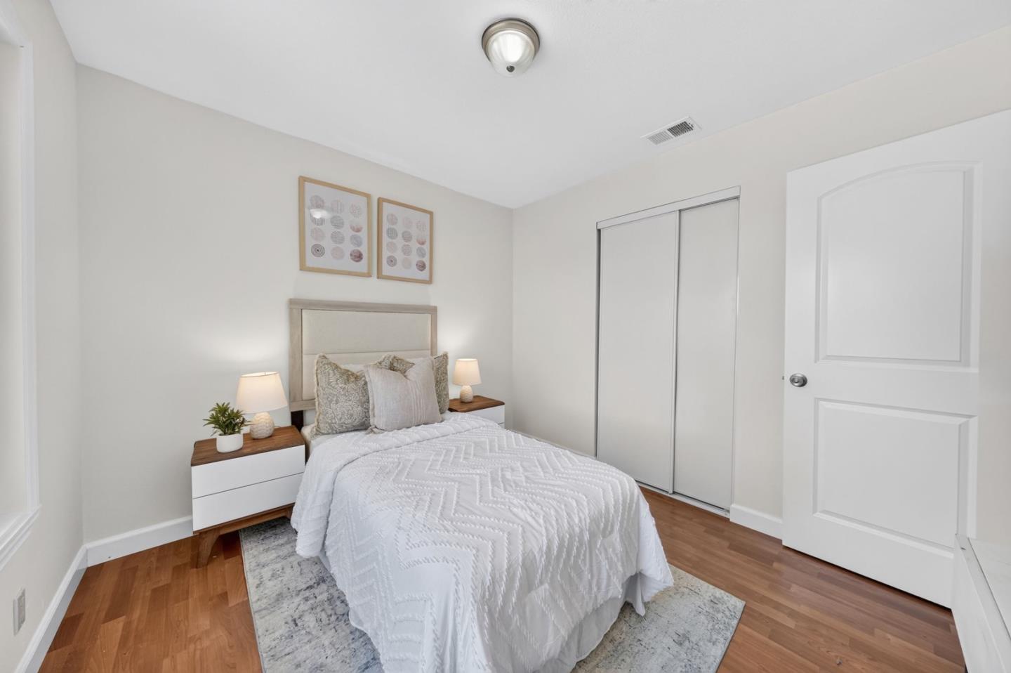 2422 Ridgeglen WAY