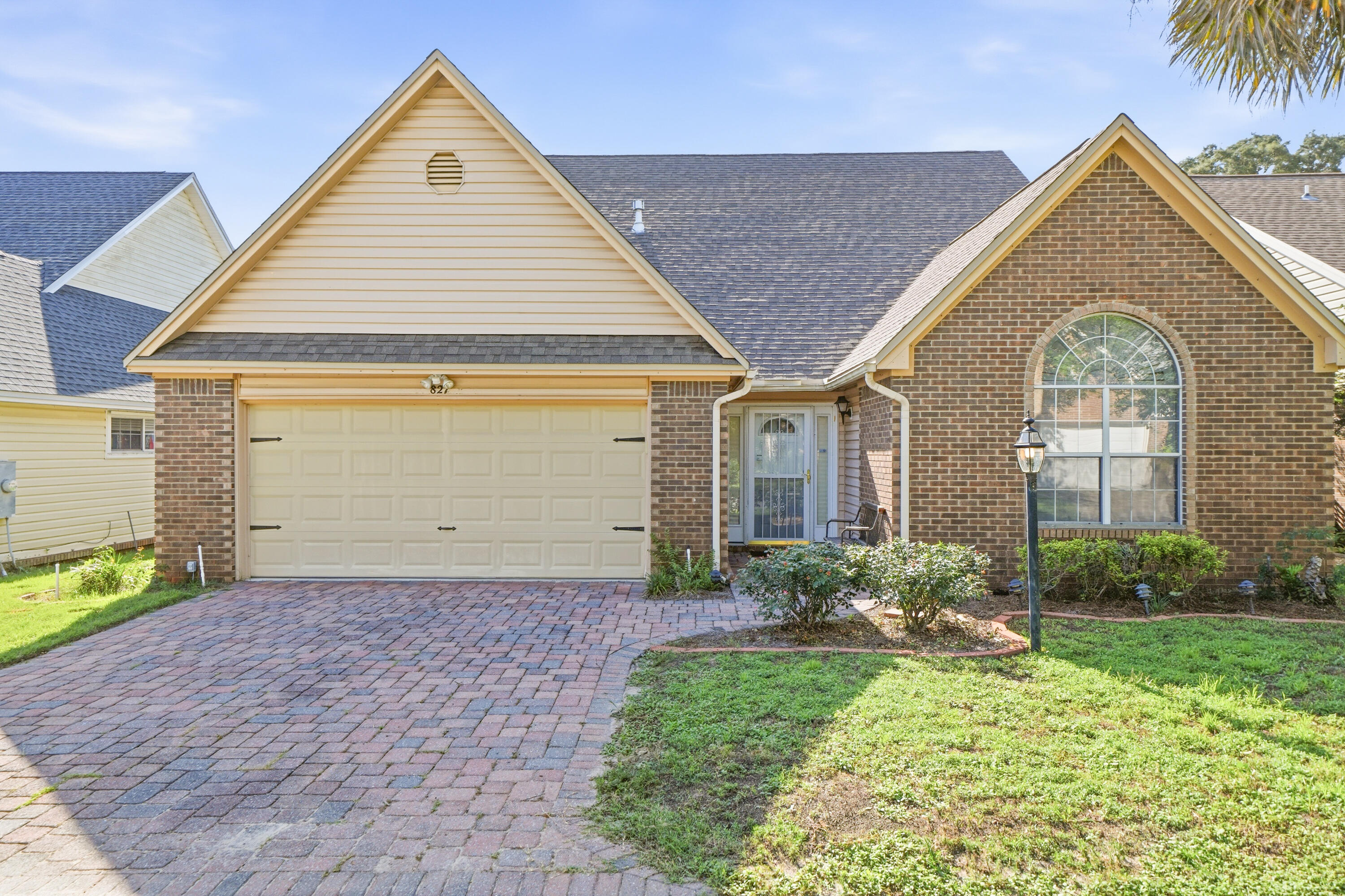 827 Fairway Lakes Drive