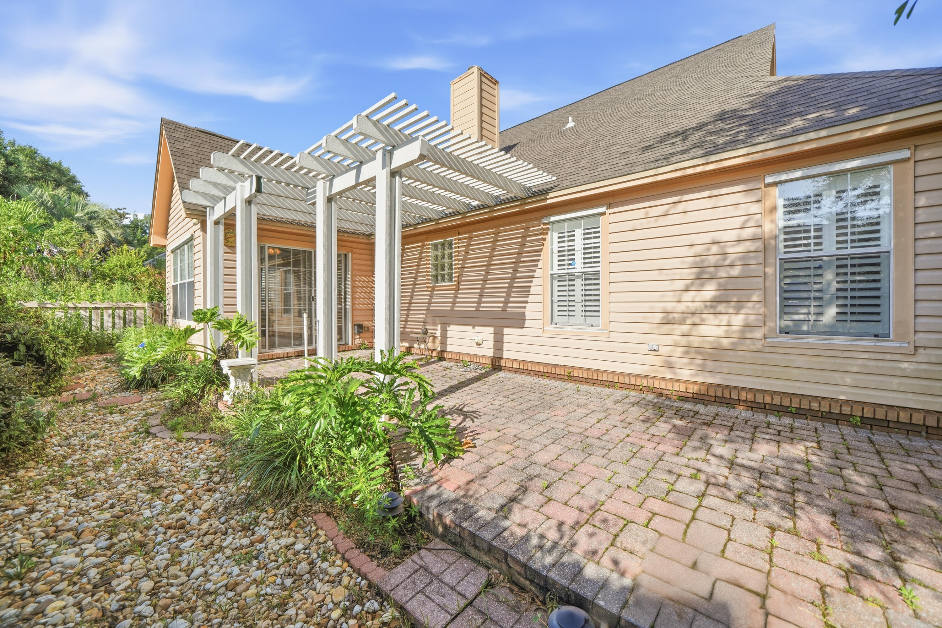 827 Fairway Lakes Drive