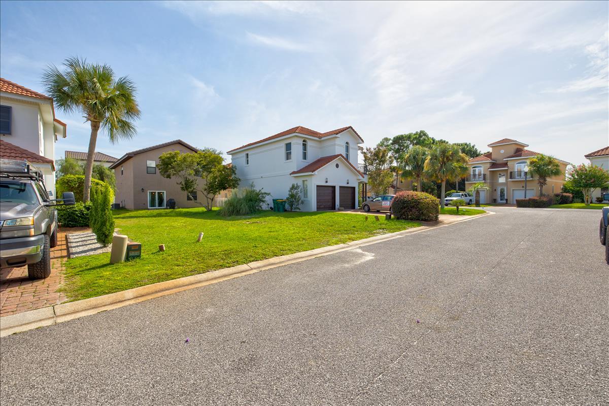 4743 Amhurst Circle
