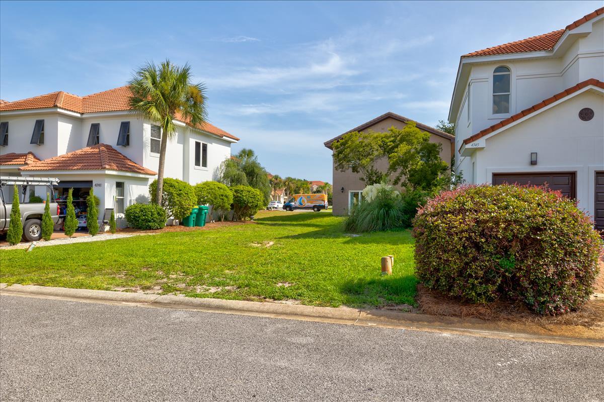 4743 Amhurst Circle