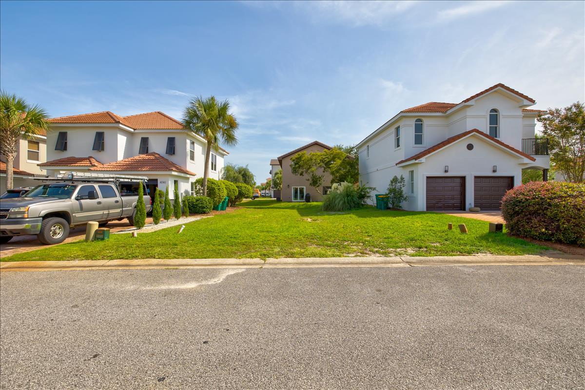 4743 Amhurst Circle