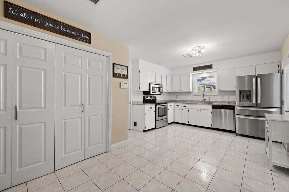 318 Jamaica Way