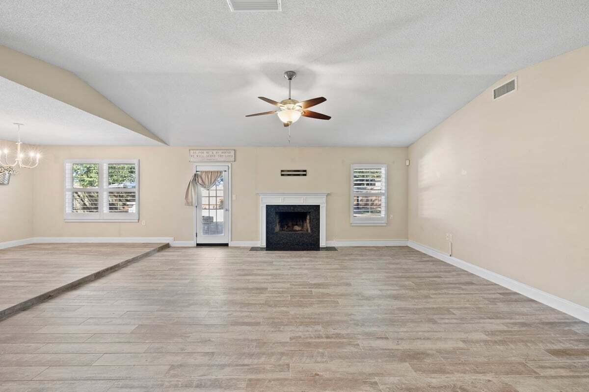 318 Jamaica Way