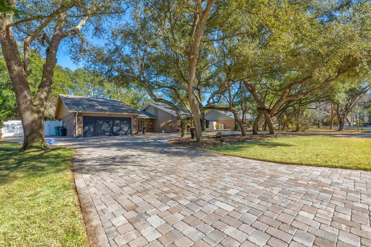 318 Jamaica Way