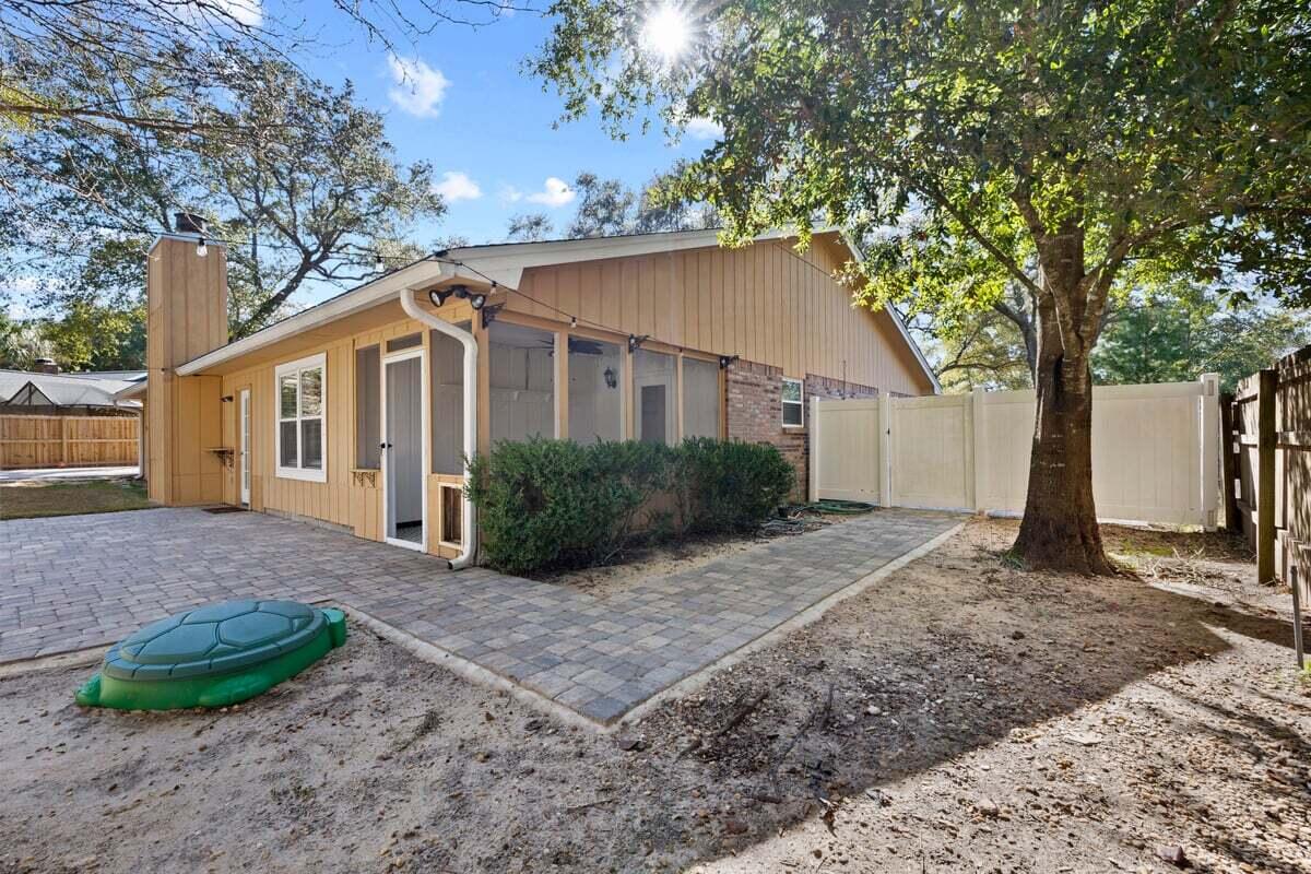 318 Jamaica Way