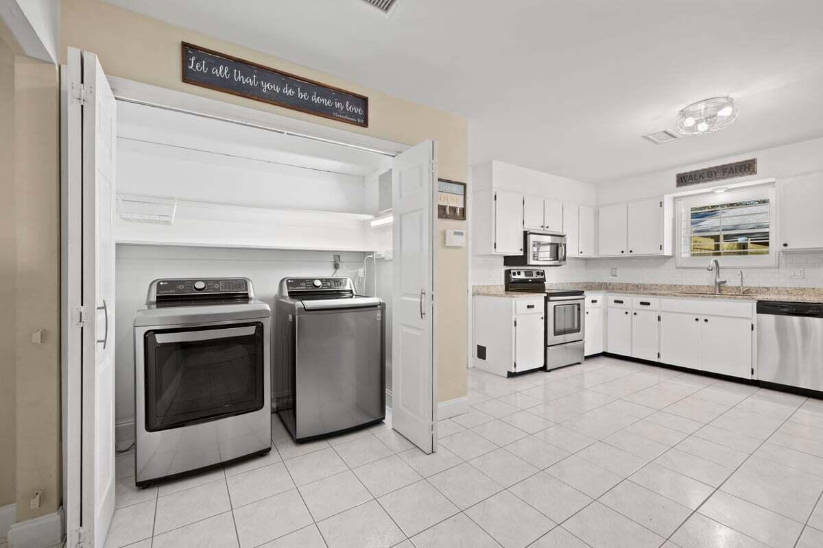 318 Jamaica Way