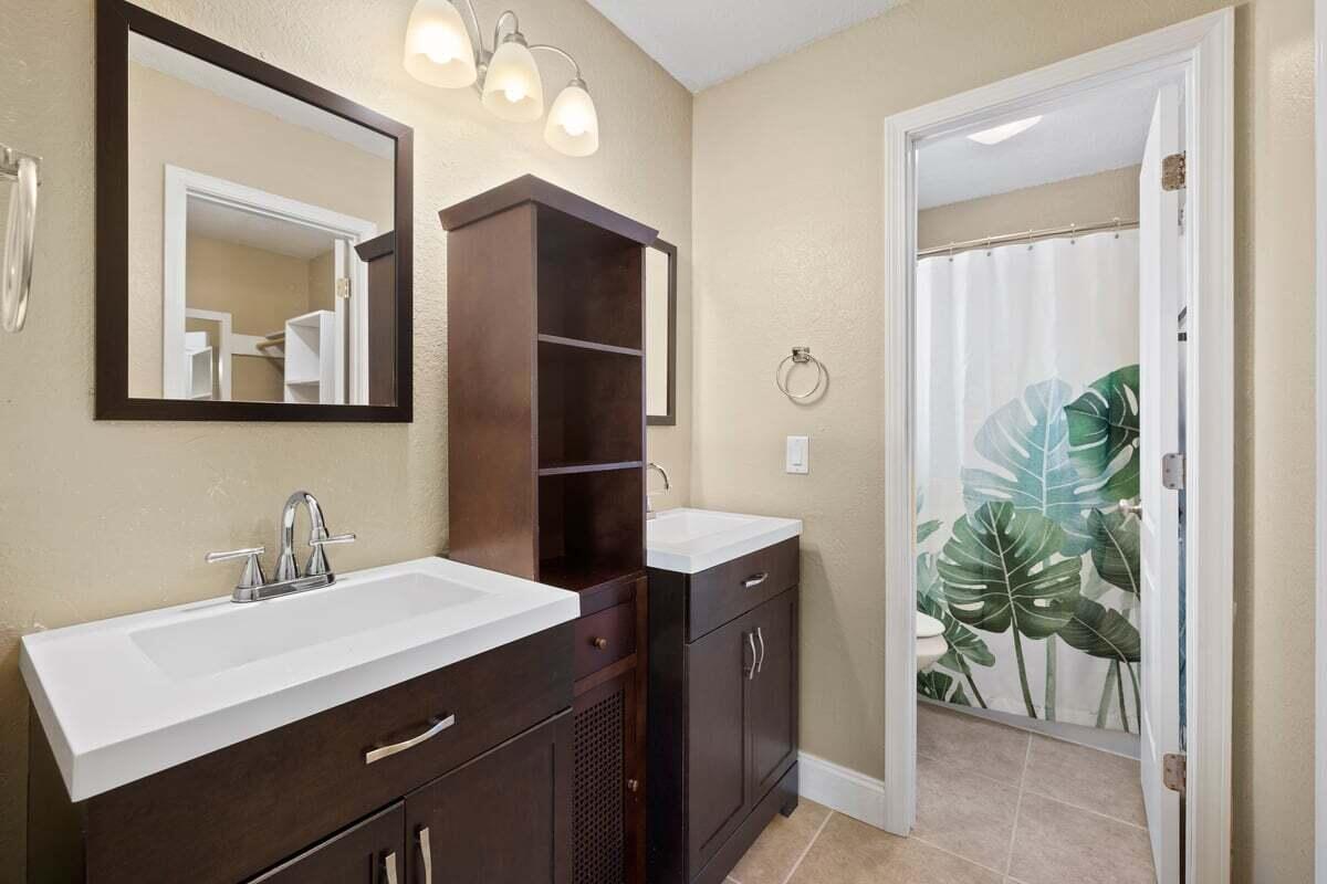 318 Jamaica Way