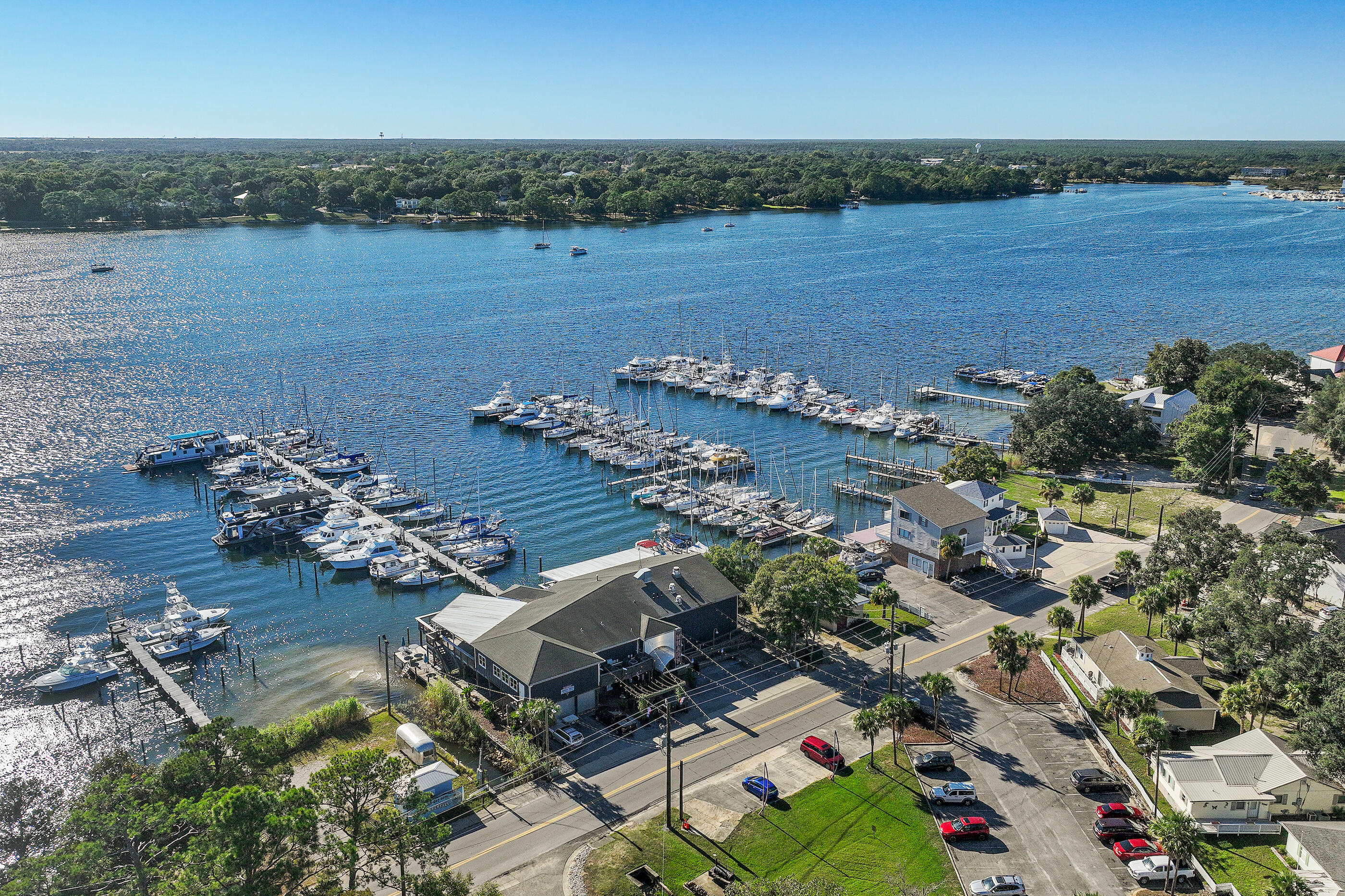 813 Bayshore Drive, Niceville