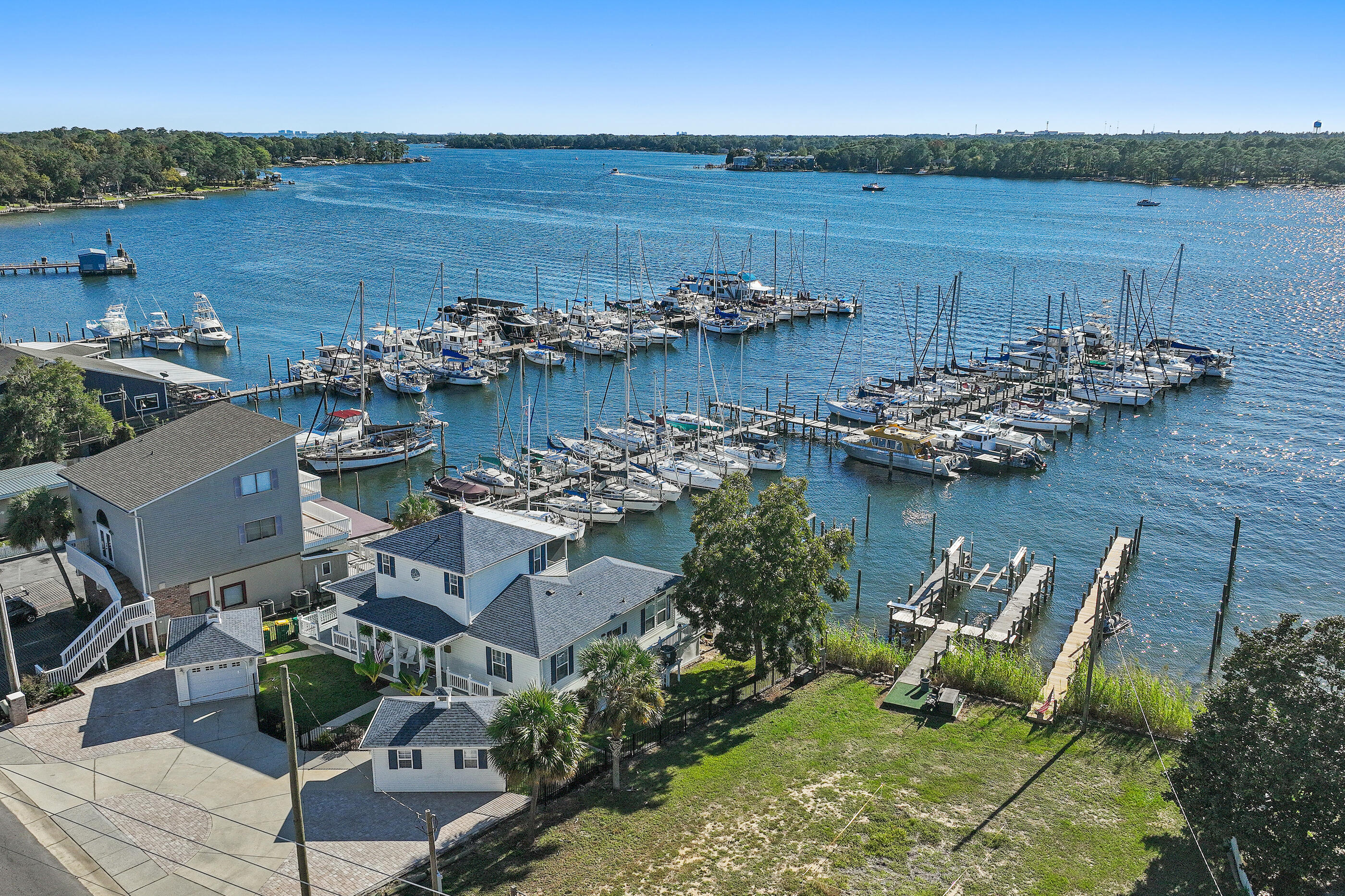 813 Bayshore Drive, Niceville