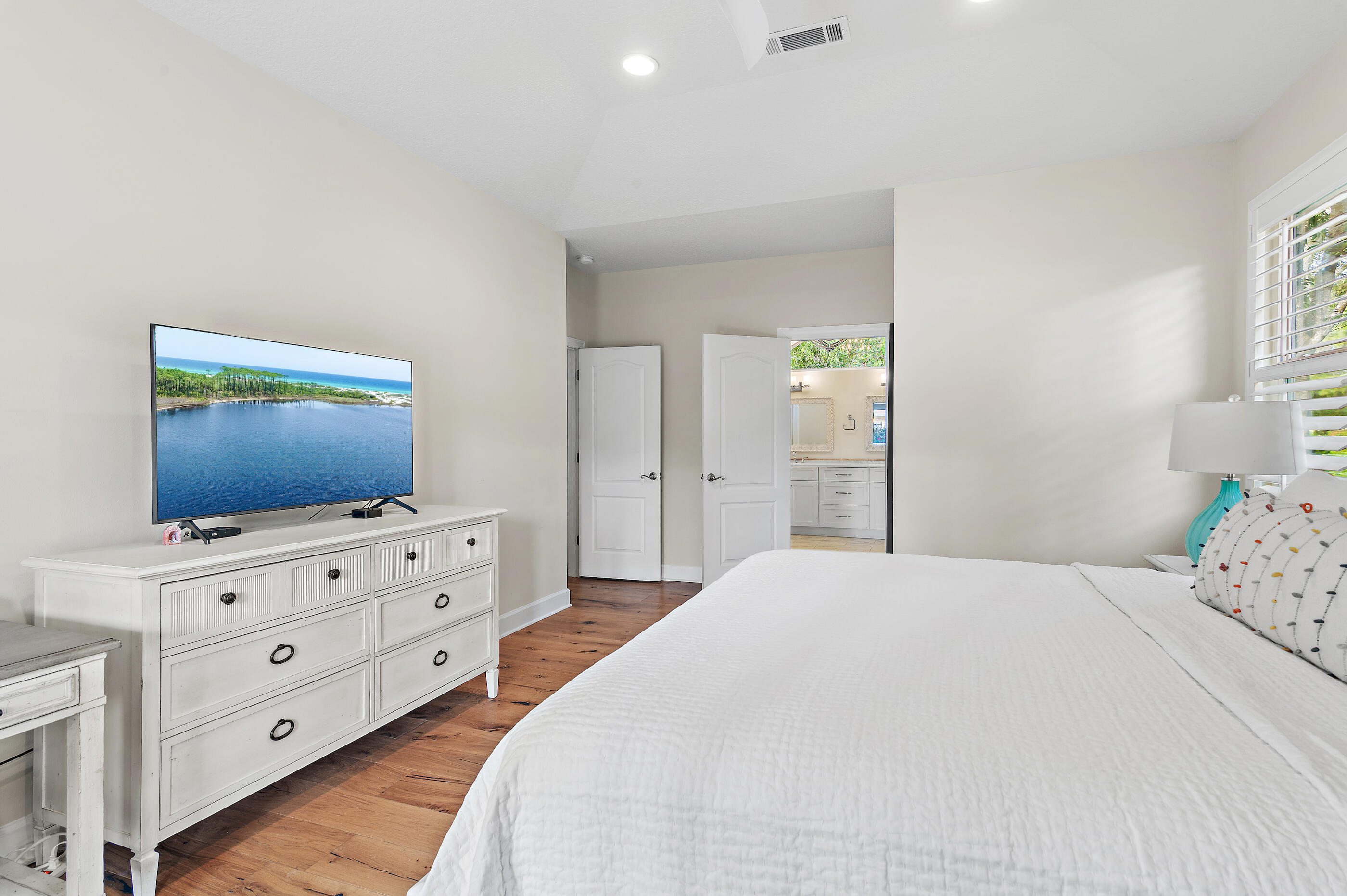 1402 E Baytowne Avenue