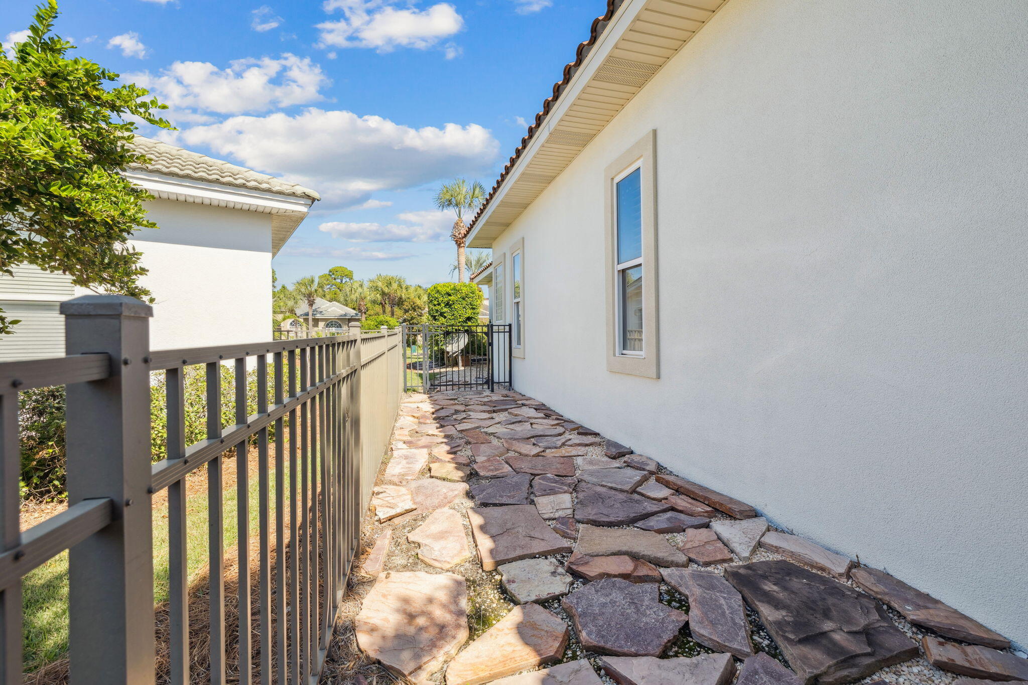 4732 Papaya Park
