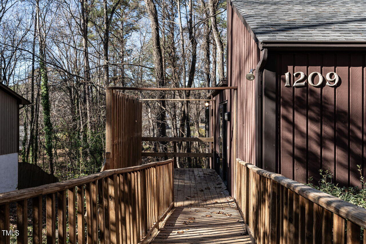 1209 Selwyn Lane