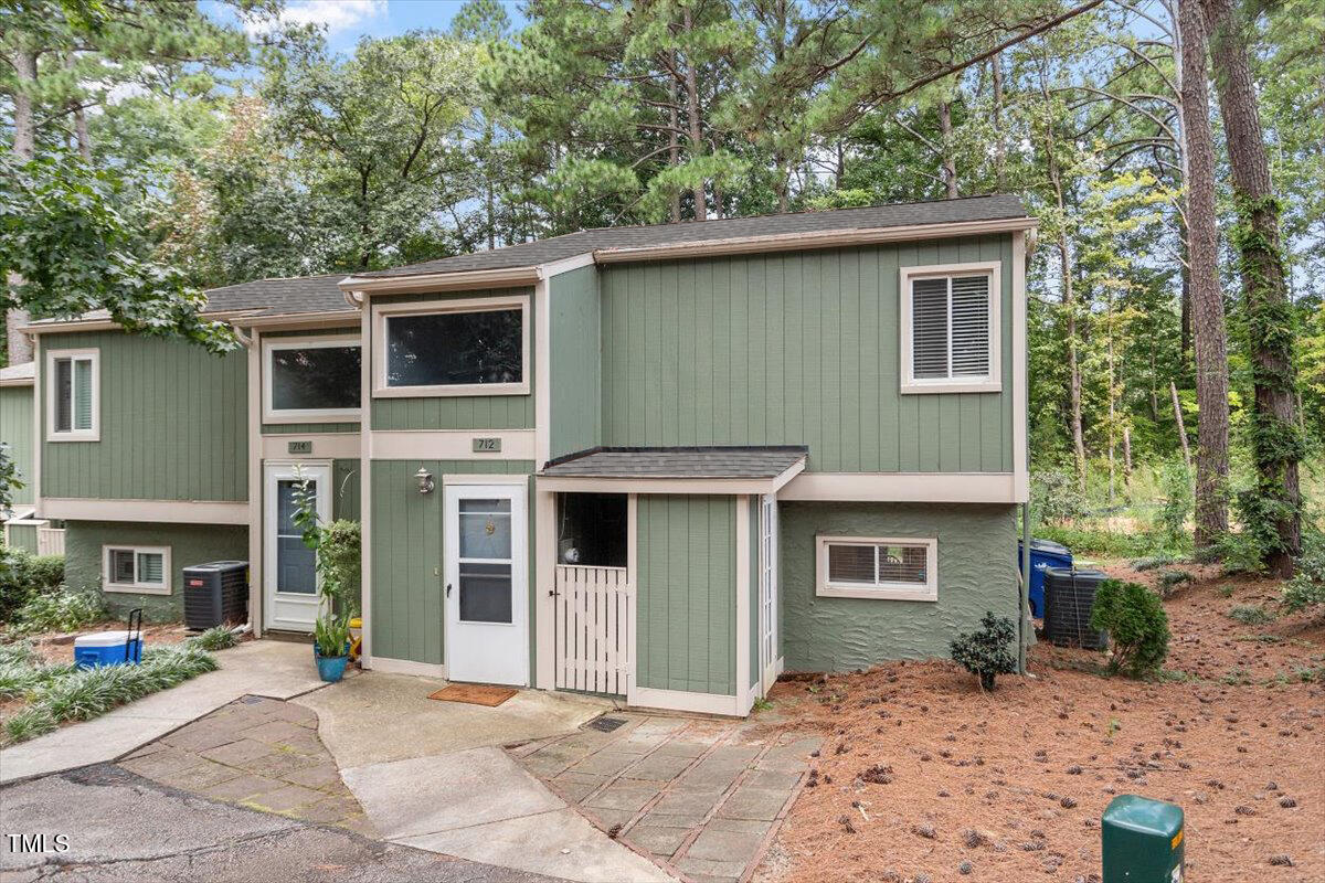 712 Godwin Court