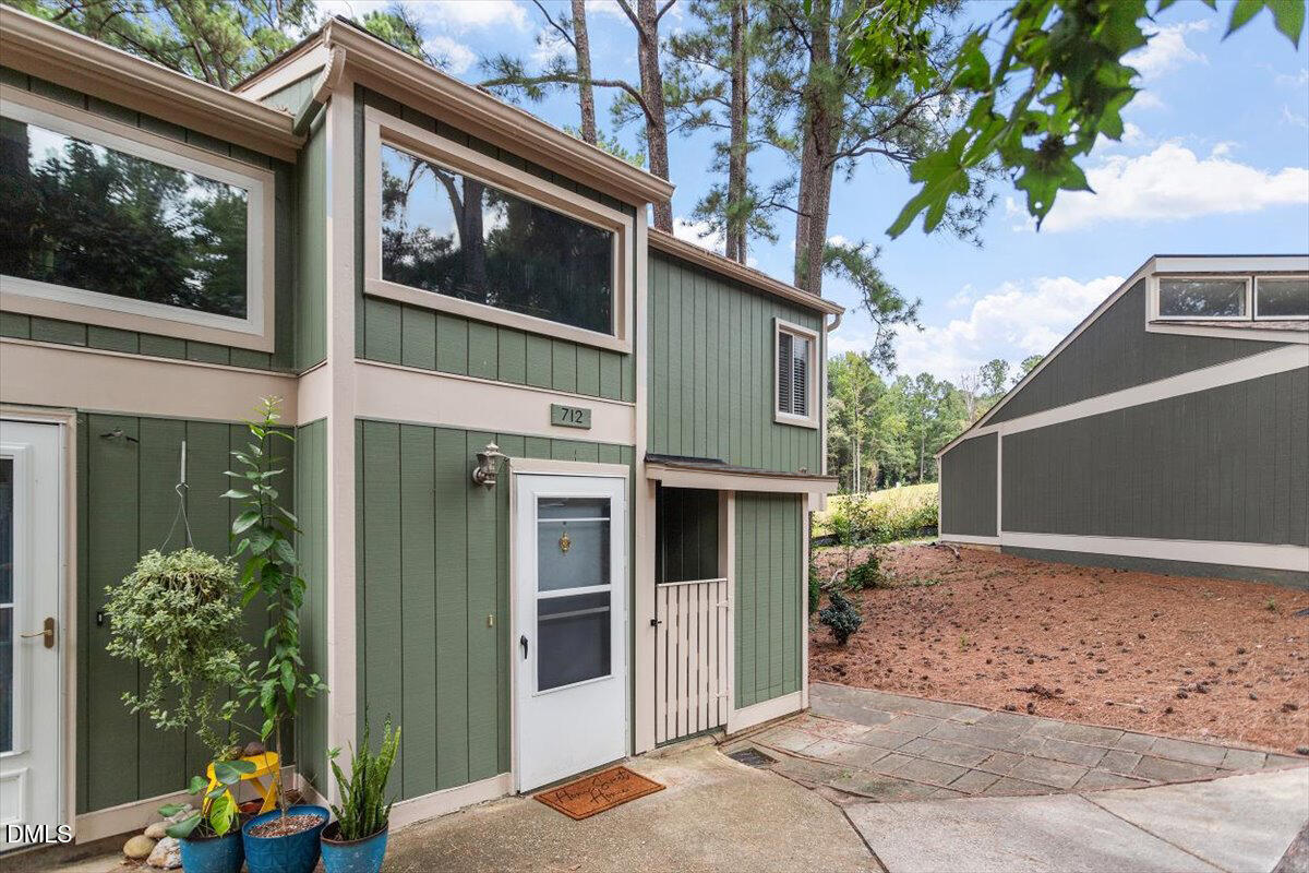 712 Godwin Court