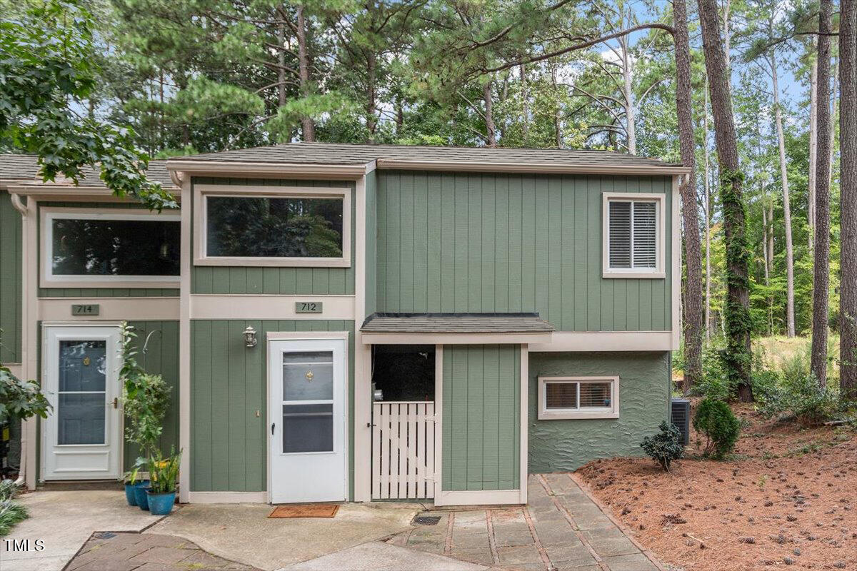 712 Godwin Court