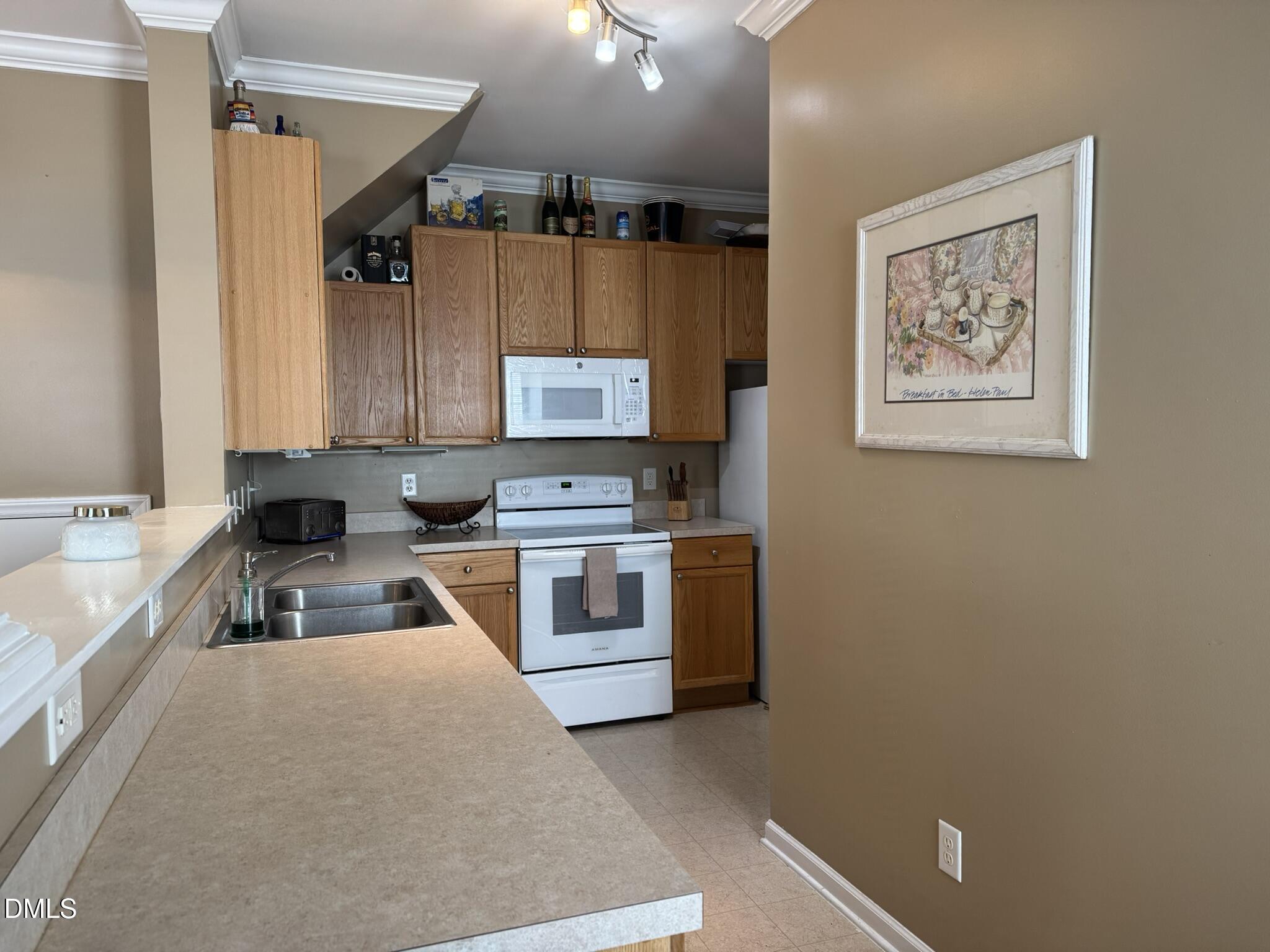 2044 Metacomet Way