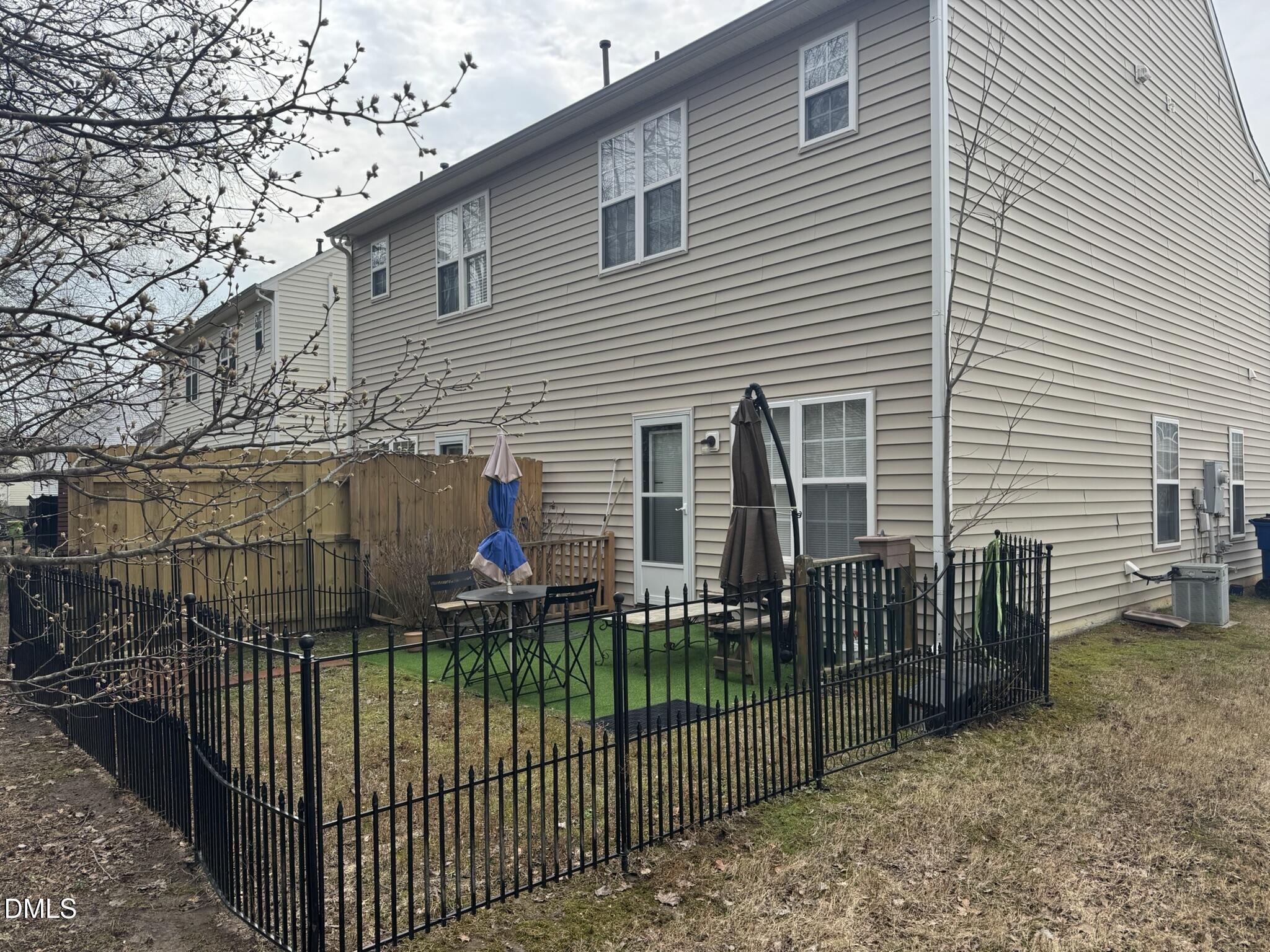 2044 Metacomet Way