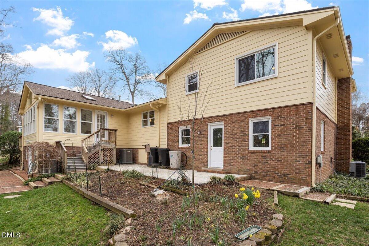 609 Ashe Avenue