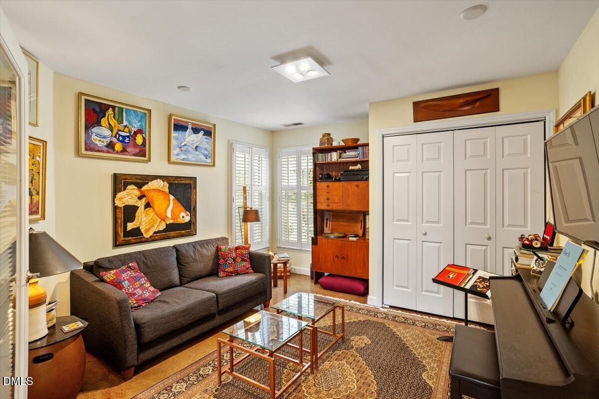 110 White Oak Way