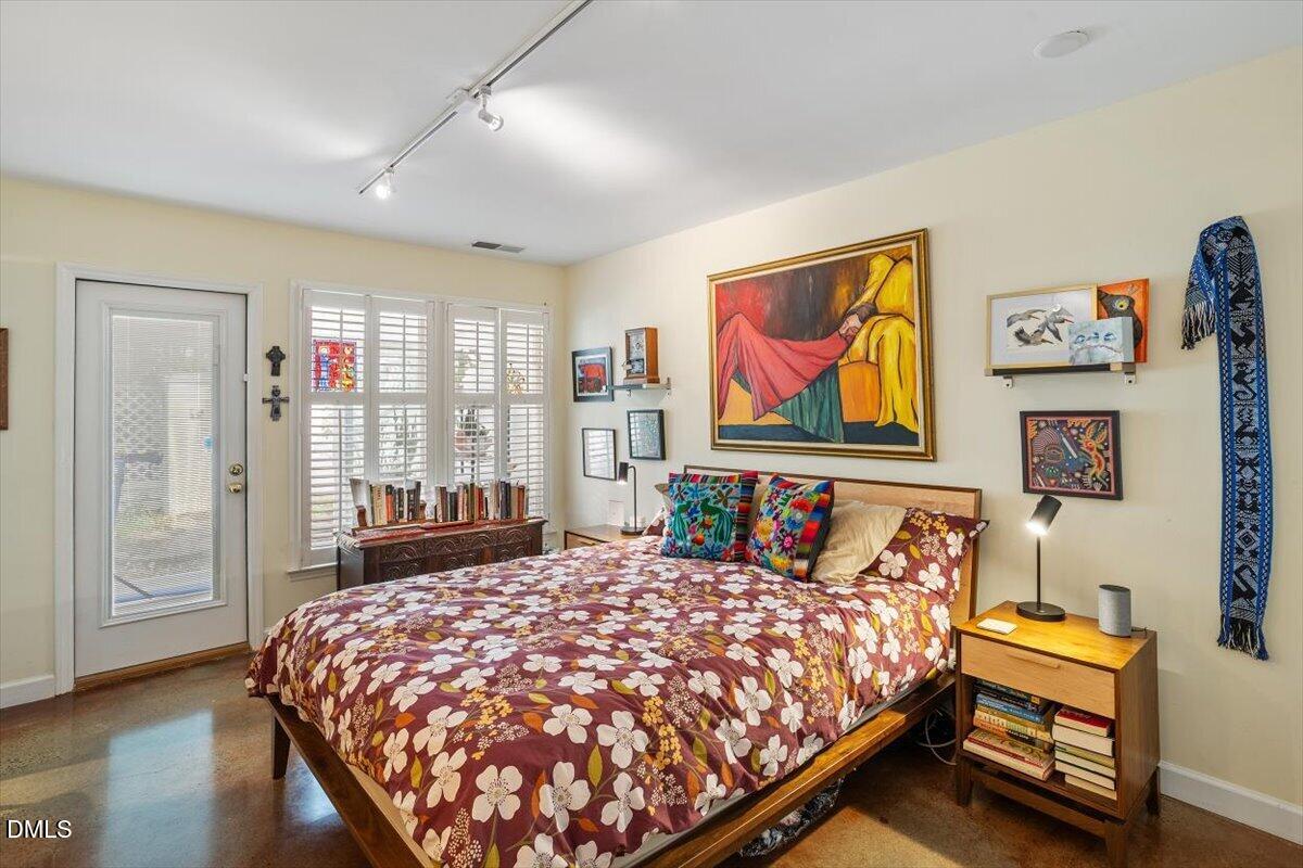 110 White Oak Way