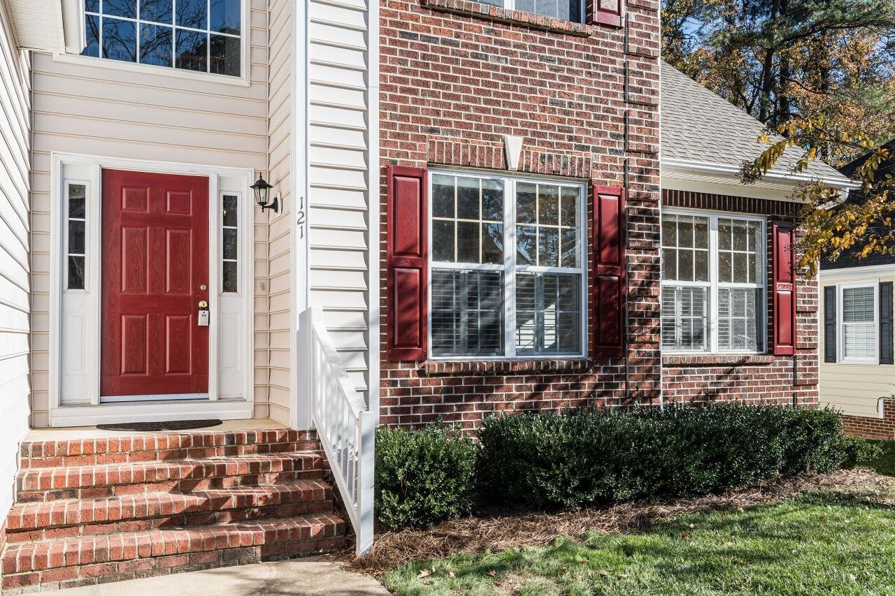 121 Longbridge Drive