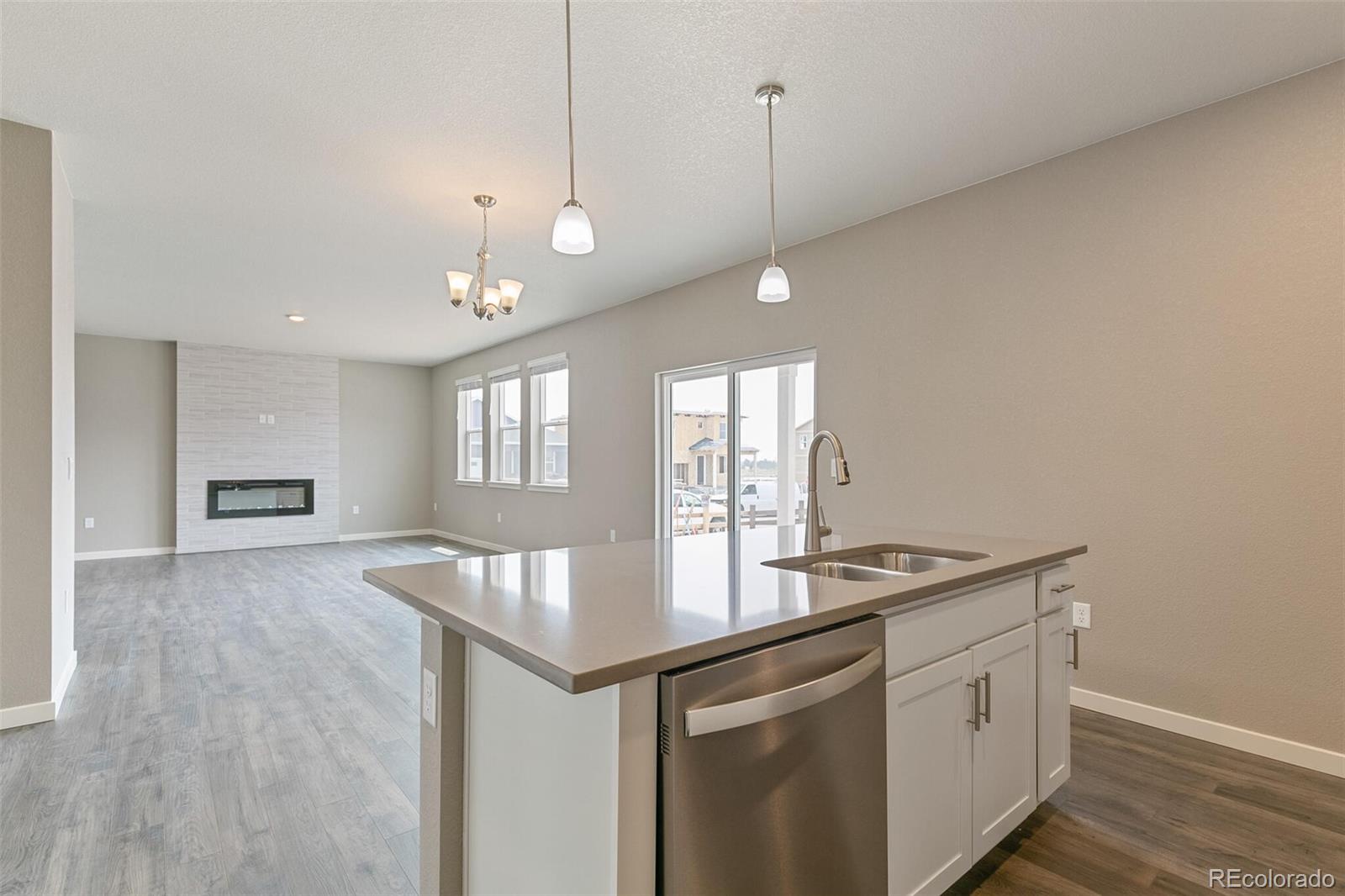 18399 Field Mint Point