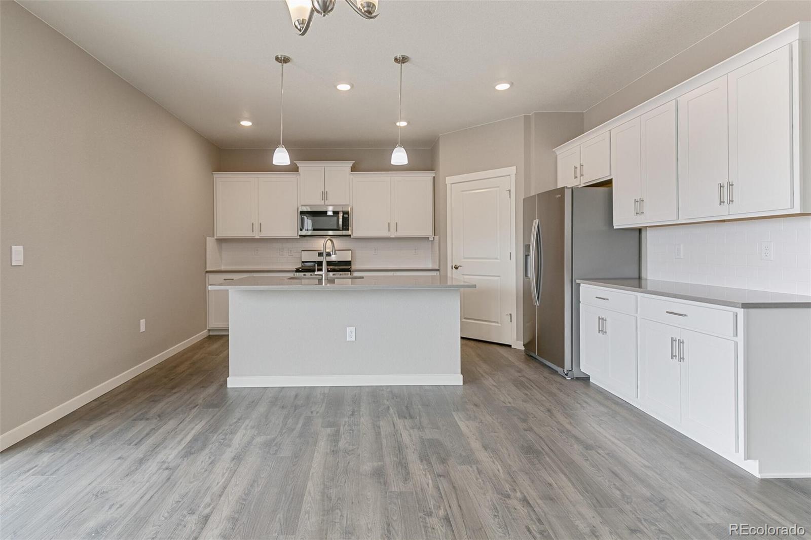 18399 Field Mint Point