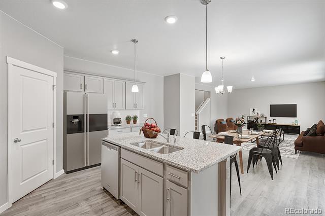 18399 Field Mint Point