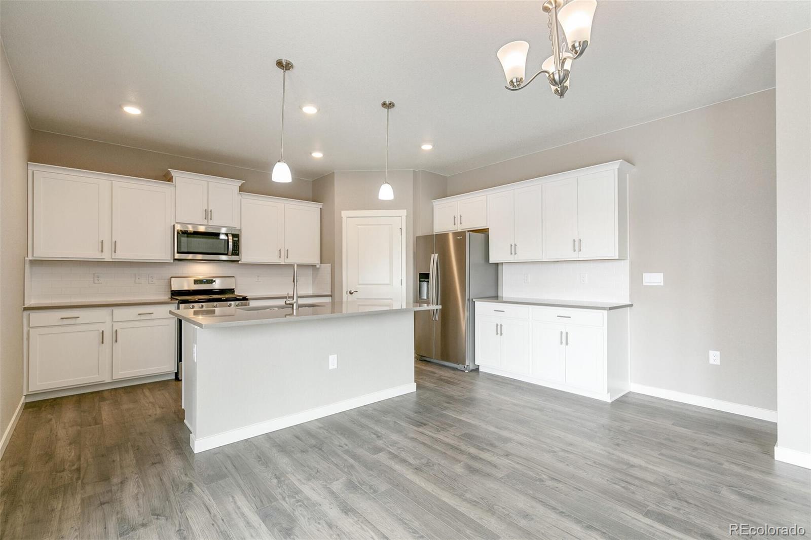 18399 Field Mint Point
