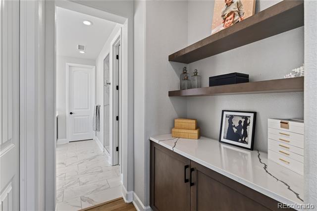 255 Maplehurst Point