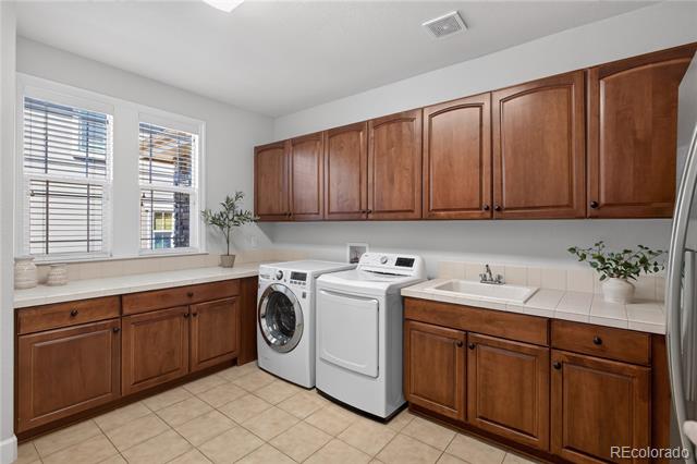 255 Maplehurst Point