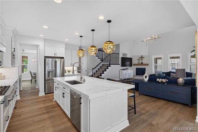 255 Maplehurst Point
