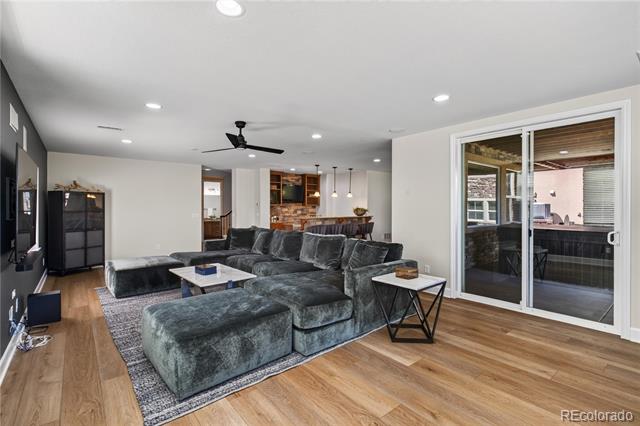 255 Maplehurst Point