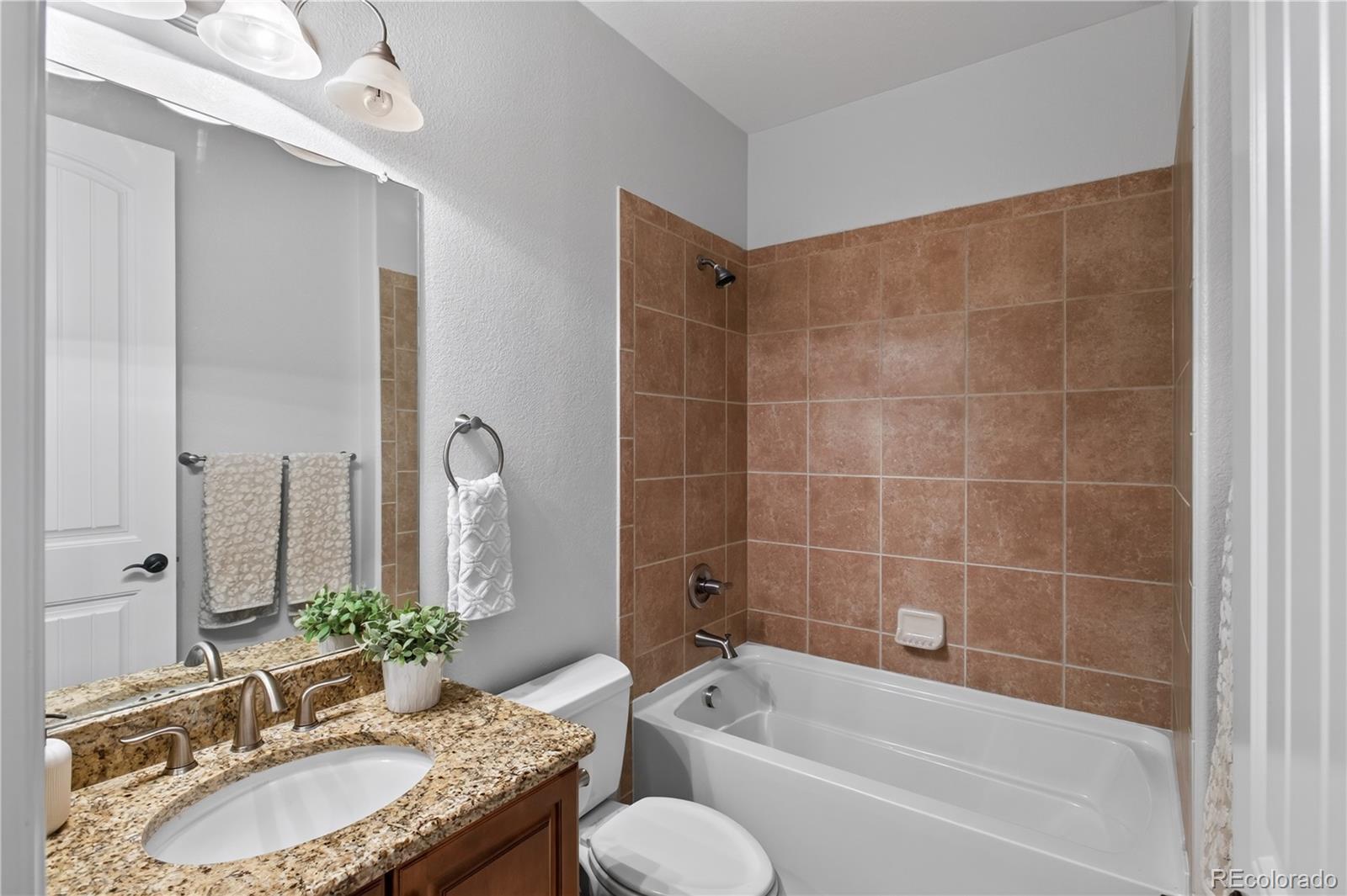 255 Maplehurst Point
