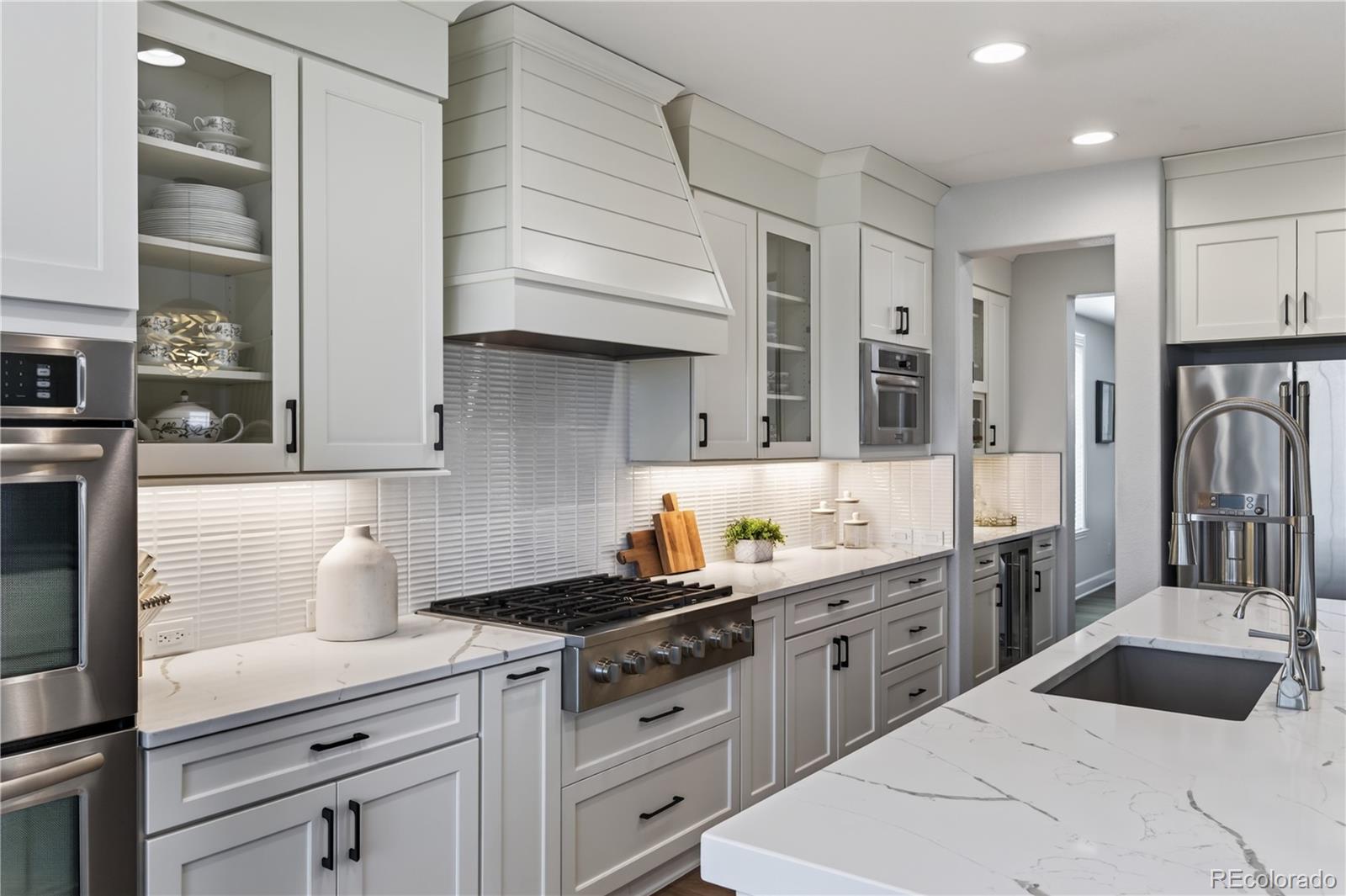 255 Maplehurst Point