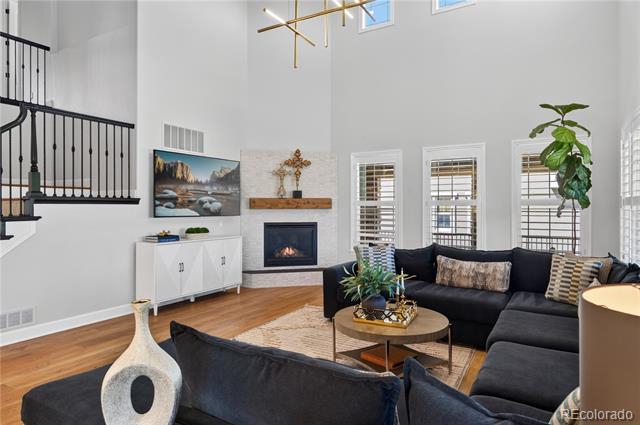 255 Maplehurst Point