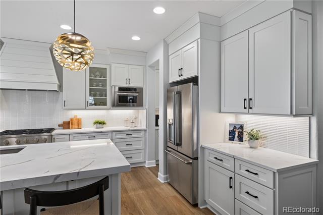 255 Maplehurst Point